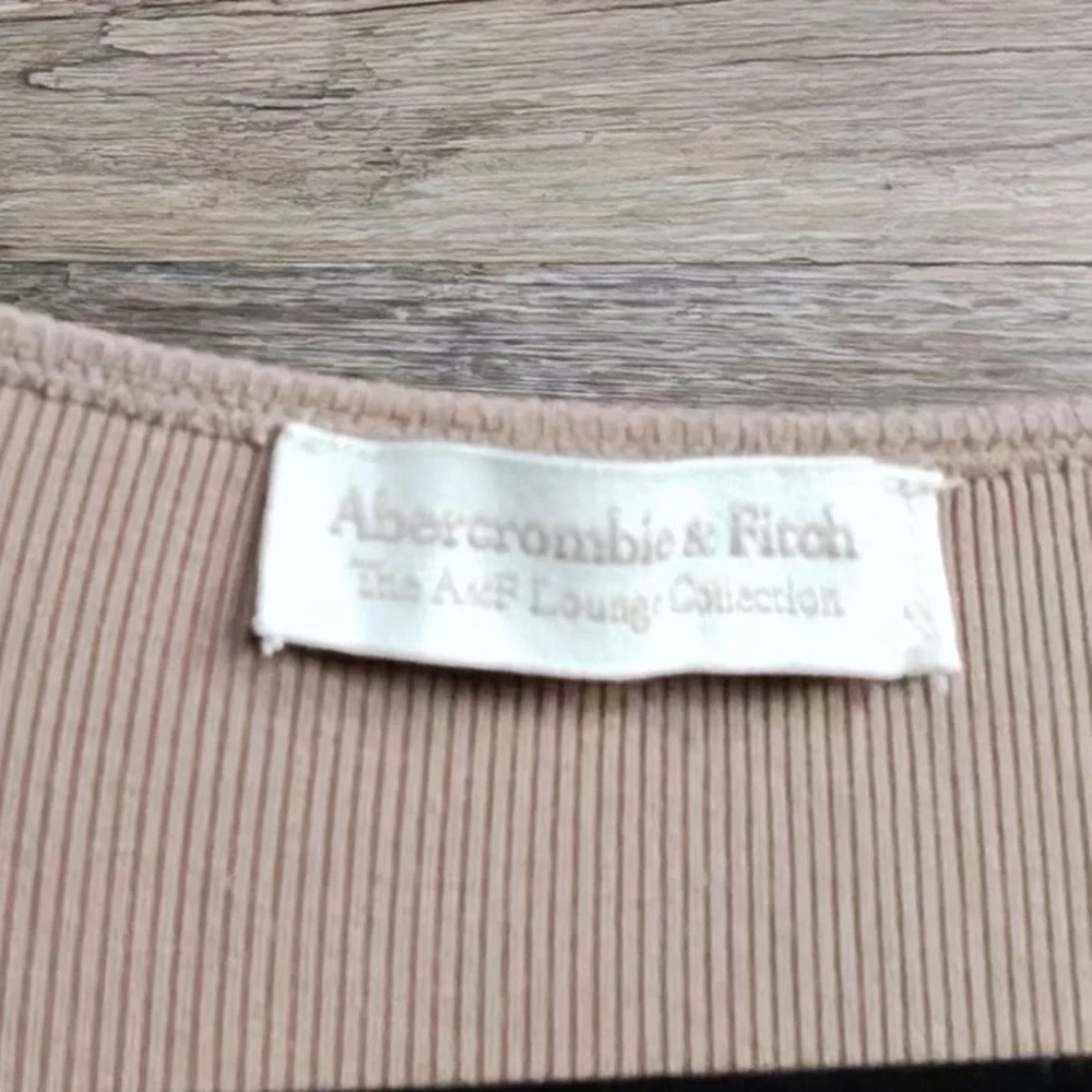 Abercrombie & Fitch Long-Sleeve Maxi Ribbed Dress in Taupe
